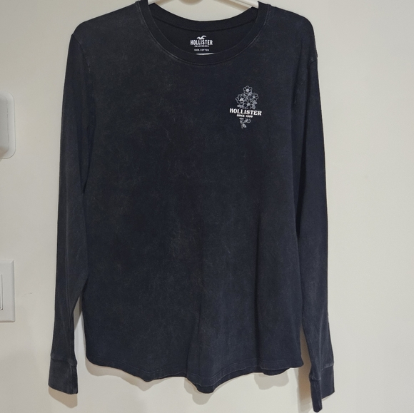Hollister Tops - Black long-sleeved Hollister Top